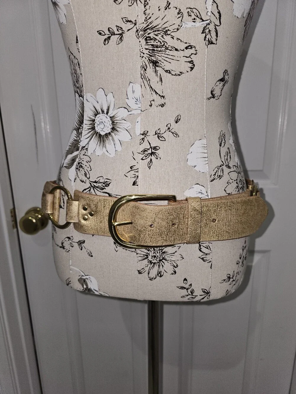 Linea Pelle, Genuine Leather Woven Braided Gold Belt, Size Large
